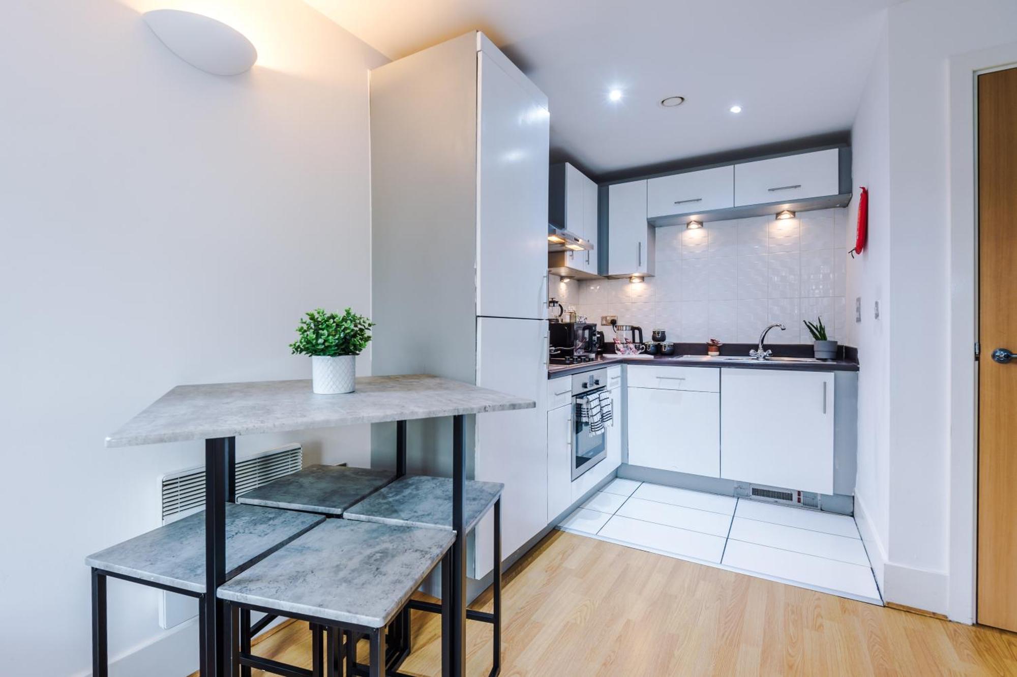 Converted Mill, Stylish In Castlefield Apartment